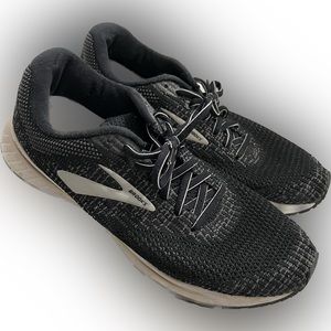 Women’s Brooks shoes